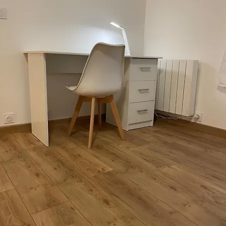 Large 85 M2 Duplex Appartement
